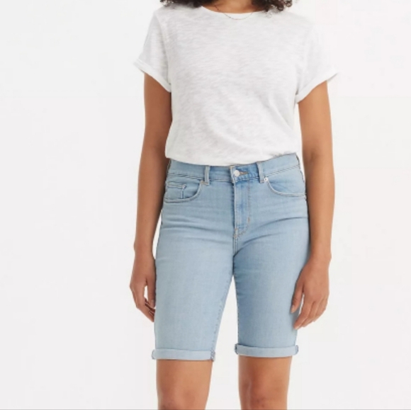 Levis Classic Denim Bermuda Shorts Womens Sz 30 Light Wash, EUC - Picture 3 of 7
